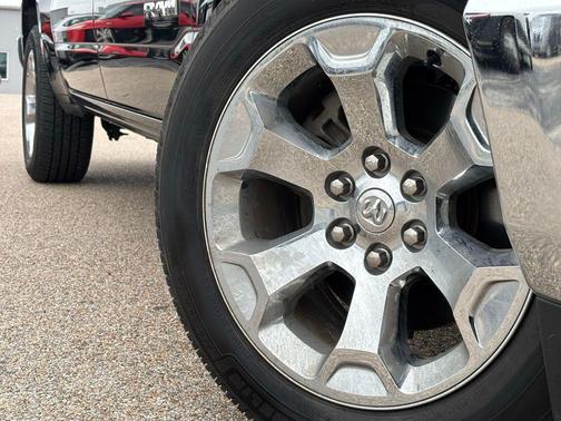 Diamond Black Crystal Pearlcoat 2019 RAM 1500 Big Horn