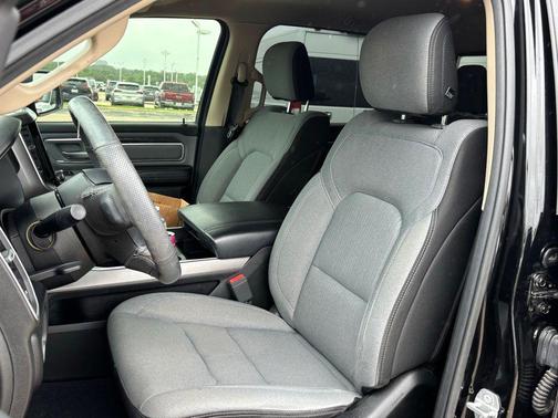Diamond Black Crystal Pearlcoat 2019 RAM 1500 Big Horn