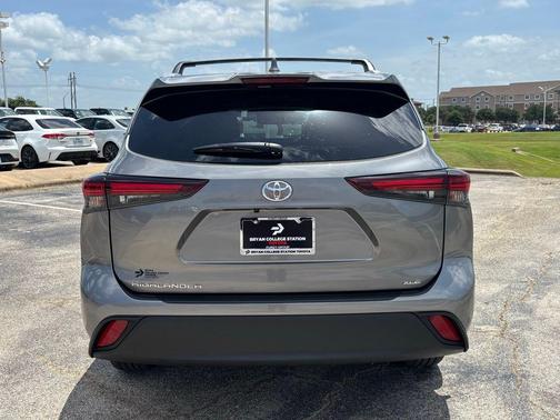 2025 Toyota Highlander XLE