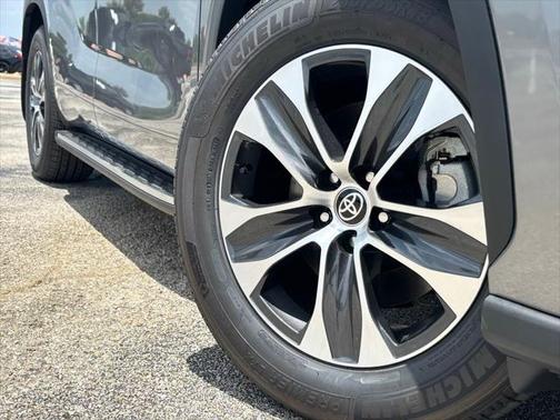 2025 Toyota Highlander XLE