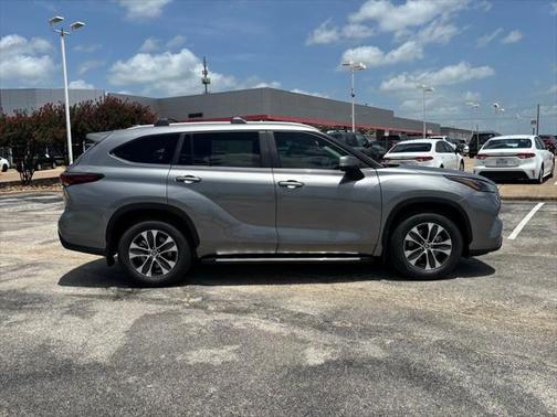2025 Toyota Highlander XLE