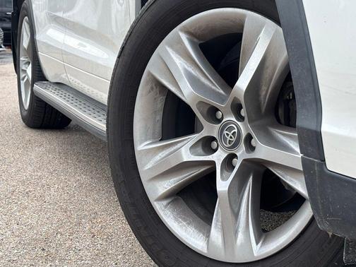 Blizzard Pearl 2019 Toyota Highlander Limited