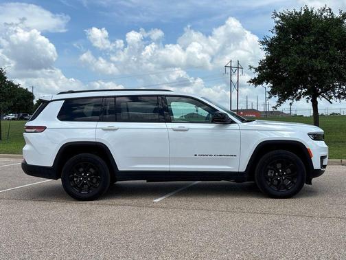 Bright White Clearcoat 2024 Jeep Grand Cherokee L Altitude