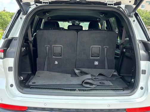Bright White Clearcoat 2024 Jeep Grand Cherokee L Altitude