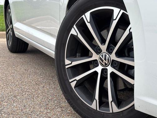 Pure White 2023 Volkswagen Jetta 1.5T Sport