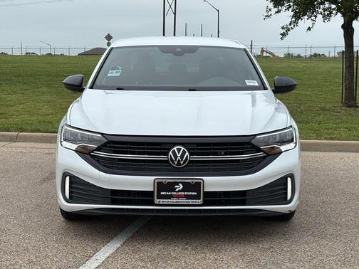 Pure White 2023 Volkswagen Jetta 1.5T Sport