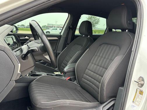 Pure White 2023 Volkswagen Jetta 1.5T Sport