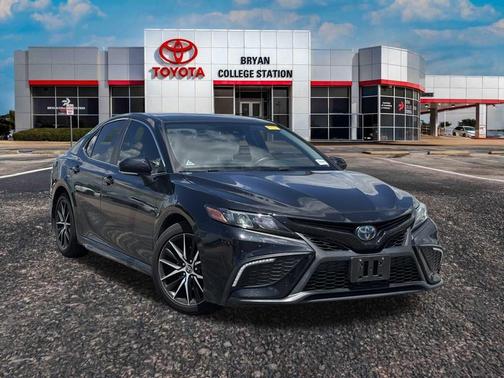 2022 Toyota Camry Hybrid SE