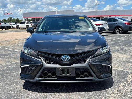 2022 Toyota Camry Hybrid SE