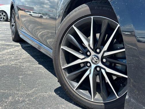2022 Toyota Camry Hybrid SE