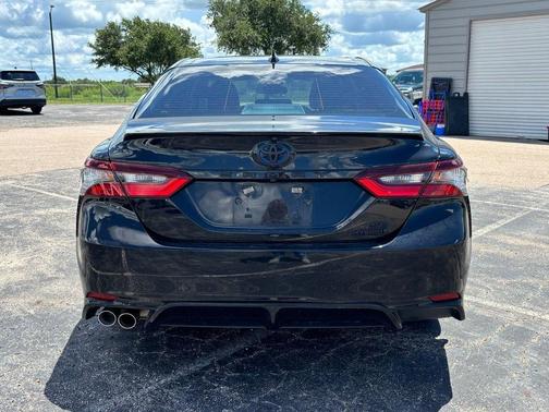 2022 Toyota Camry Hybrid SE