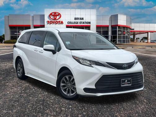2023 Toyota Sienna LE
