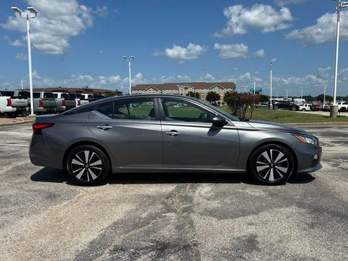 2022 Nissan Altima 2.5 SV