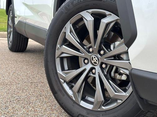 89 2025 Toyota RAV4 Hybrid XLE Premium