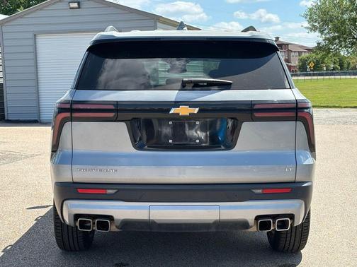 Sterling Gray Metallic 2024 Chevrolet Traverse LT