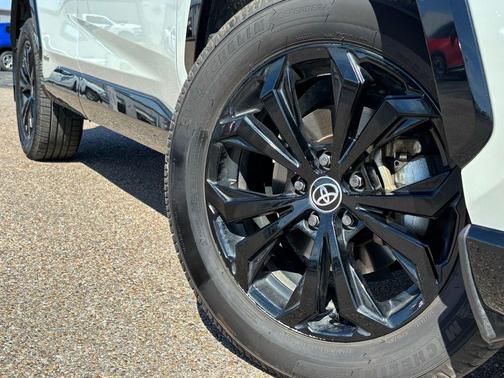 2022 Toyota RAV4 Hybrid SE