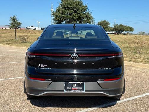 2025 Toyota Crown Platinum