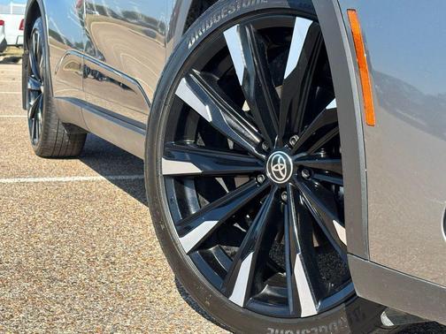 2025 Toyota Crown Platinum