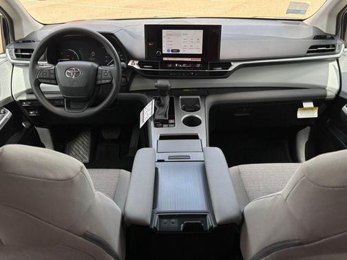 2025 Toyota Sienna LE