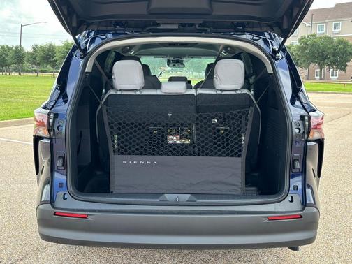 2025 Toyota Sienna LE