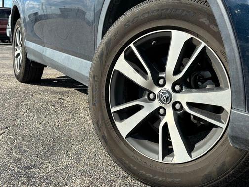 2017 Toyota RAV4 XLE