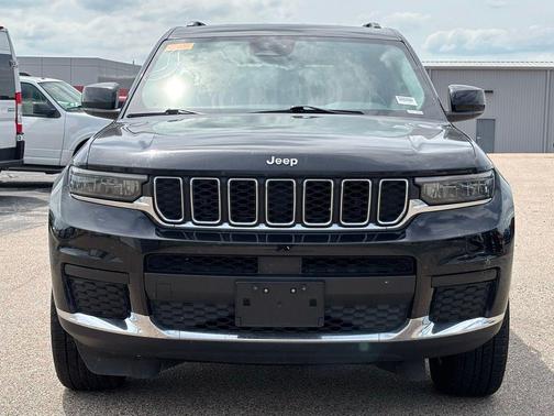 Diamond Black Crystal Pearlcoat 2023 Jeep Grand Cherokee L Laredo