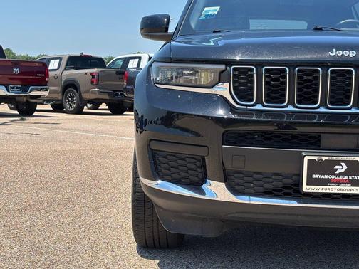 Diamond Black Crystal Pearlcoat 2023 Jeep Grand Cherokee L Laredo