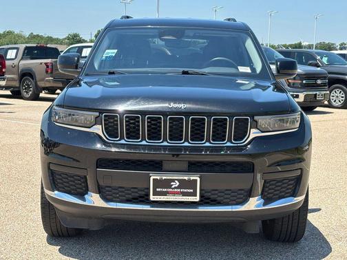 Diamond Black Crystal Pearlcoat 2023 Jeep Grand Cherokee L Laredo