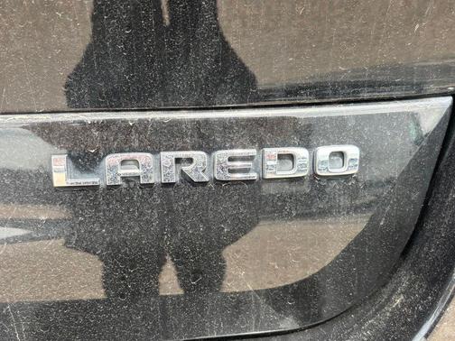 Diamond Black Crystal Pearlcoat 2023 Jeep Grand Cherokee L Laredo