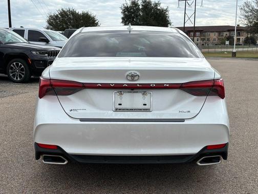 2021 Toyota Avalon XLE