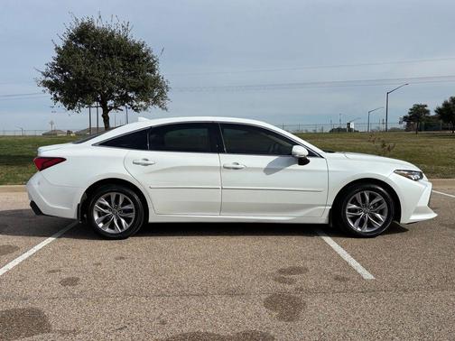 2021 Toyota Avalon XLE
