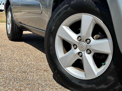 2005 Toyota RAV4 Base