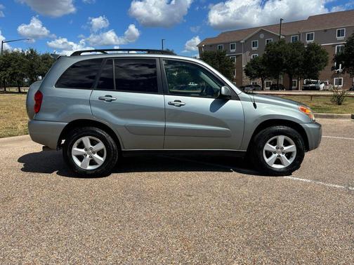 2005 Toyota RAV4 Base