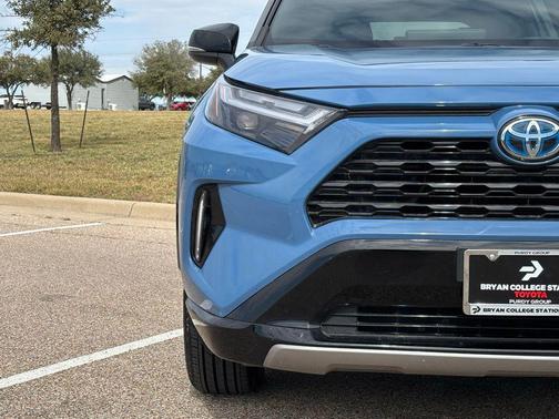 2024 Toyota RAV4 Hybrid SE