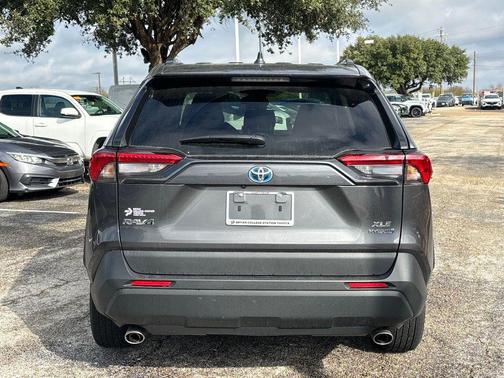 2024 Toyota RAV4 Hybrid XLE