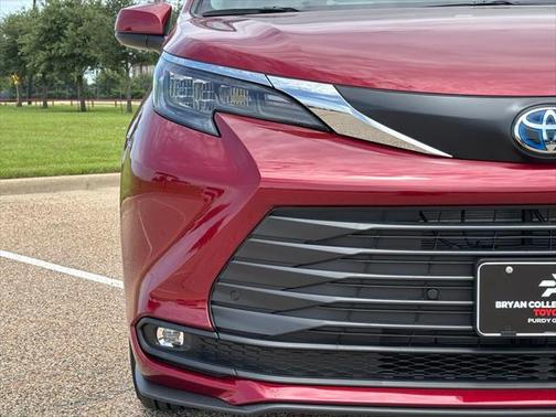 2025 Toyota Sienna XLE 8 Passenger