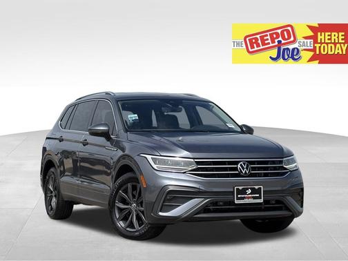 Platinum Gray Metallic 2024 Volkswagen Tiguan 2.0T SE