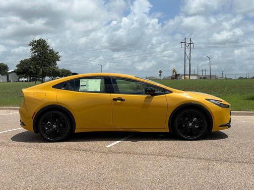 C5 2026 Toyota Prius Plug-In Hybrid Nightshade