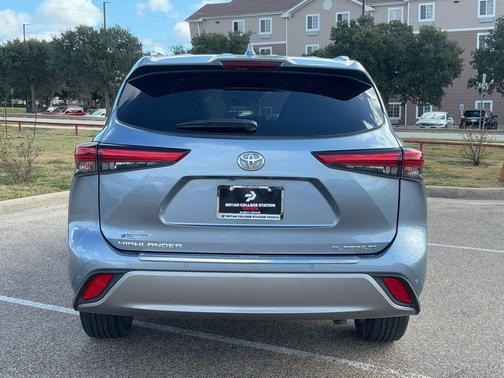 2022 Toyota Highlander Platinum