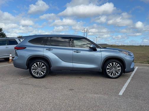 2022 Toyota Highlander Platinum