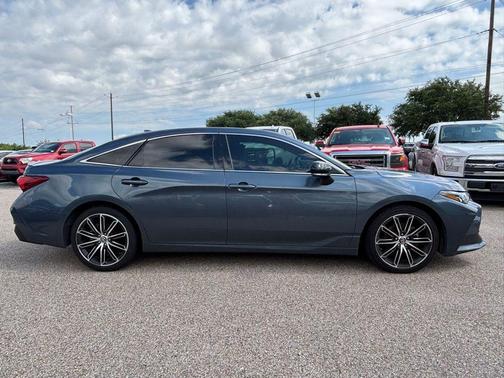 Harbor Gray Metallic 2019 Toyota Avalon XSE