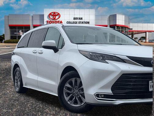 2024 Toyota Sienna XLE