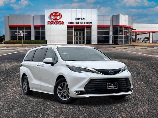 2024 Toyota Sienna XLE