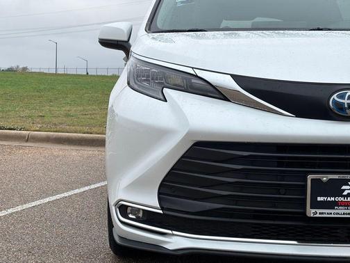 2024 Toyota Sienna XLE