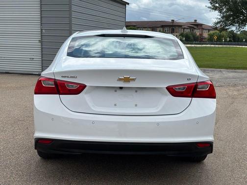 Summit White 2025 Chevrolet Malibu FWD 1LT