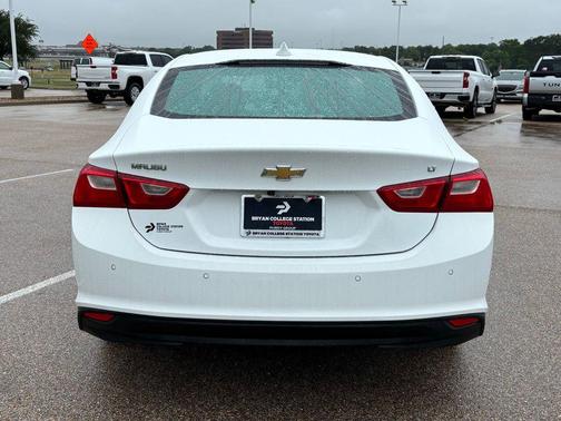 Summit White 2025 Chevrolet Malibu FWD 1LT