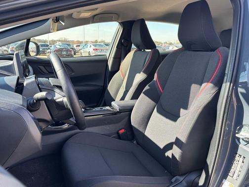 2025 Toyota Prius Plug-In Hybrid SE