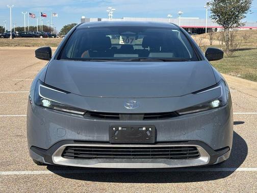 2025 Toyota Prius Plug-In Hybrid SE