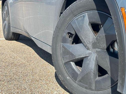 2025 Toyota Prius Plug-In Hybrid SE