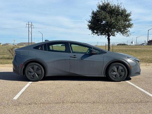 2025 Toyota Prius Plug-In Hybrid SE